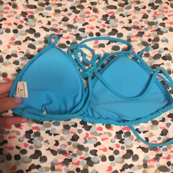 Hollister: Cute swimsuit top🌴 - Picture 3 of 3